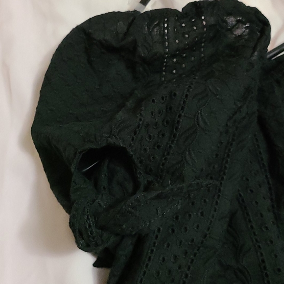 Universal Thread - Picture 4 of 4